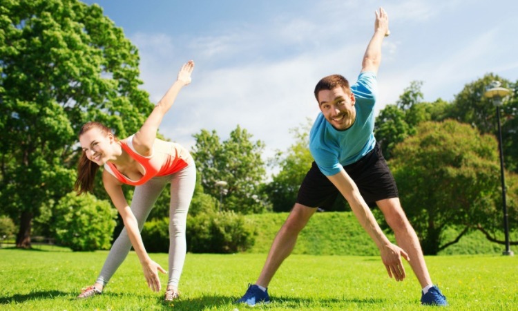详解棒球规则中的安全滑垒防止钉鞋伤人的技术规范